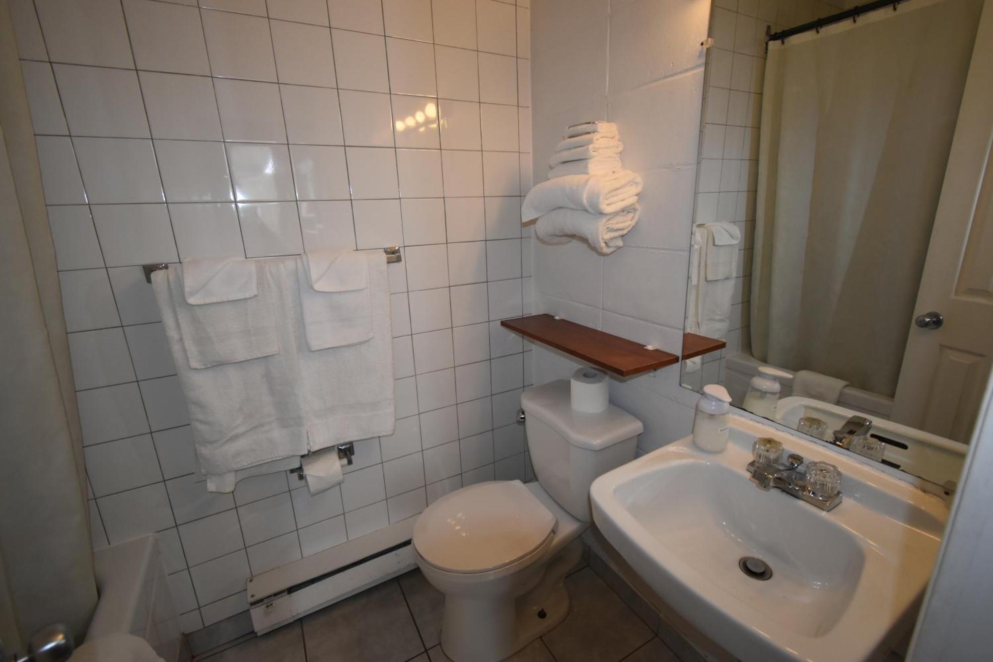 Motel Anf Дръмондвил Екстериор снимка