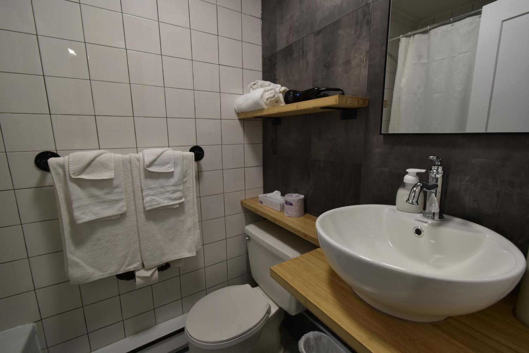 Motel Anf Дръмондвил Екстериор снимка